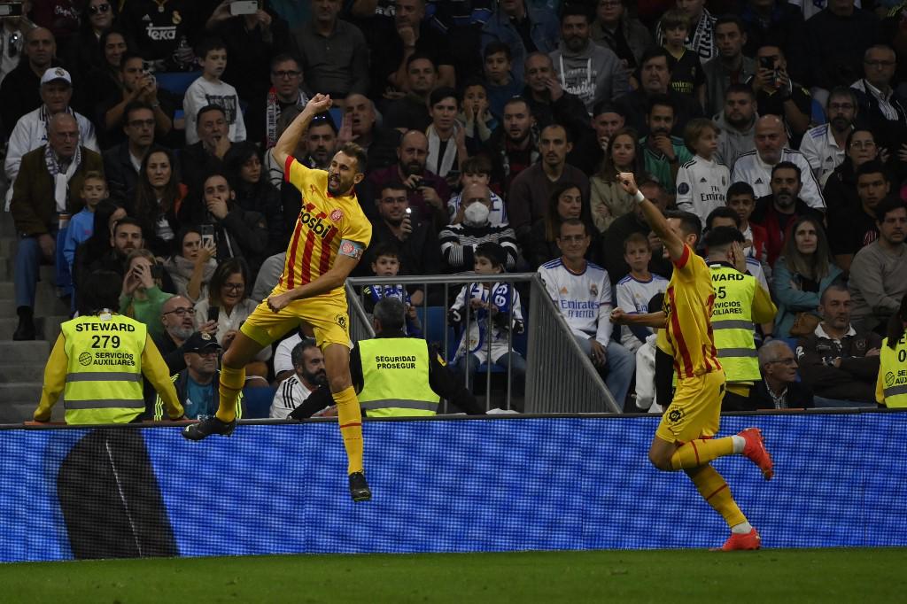 ¡Con polémica en el Bernabéu! Real Madrid tropieza contra el Girona, pero recuperó la punta de la liga española; Kroos vio la roja