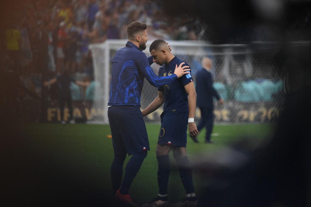 ¿Qué significa la capa que le colocó el Emir de Qatar a Messi? El polémico festejo del Dibu y un Mbappé destrozado por Argentina