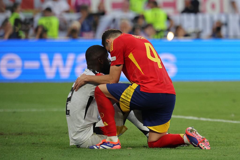 Kroos se cargó a Pedri en su último partido: duras imágenes de la eliminación de Alemania ante España en la Eurocopa