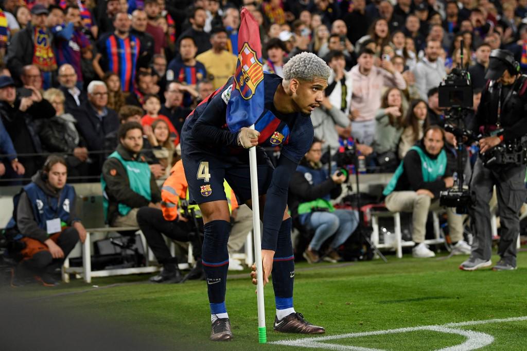 Jugador del Madrid reconoce al Barcelona como campeón, la acompañante de Pep y la bronca al final del Clásico