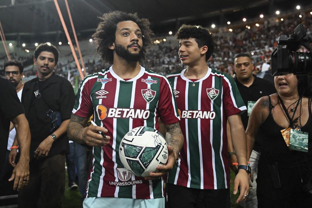 Fue recibido por 35 mil personas y tiene un “gemelo”: La tremenda presentación de Marcelo con Fluminense ¿Y su esposa?