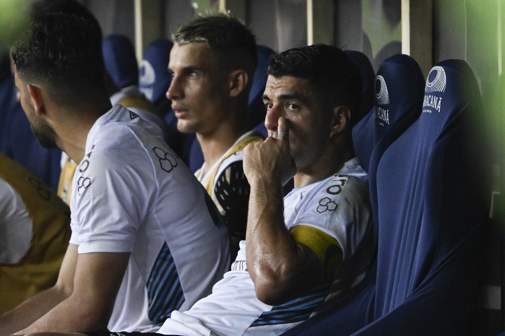 El último partido de Luis Suárez con el Gremio: ¡marcó doblete y Felipe Melo le aplica una llave!