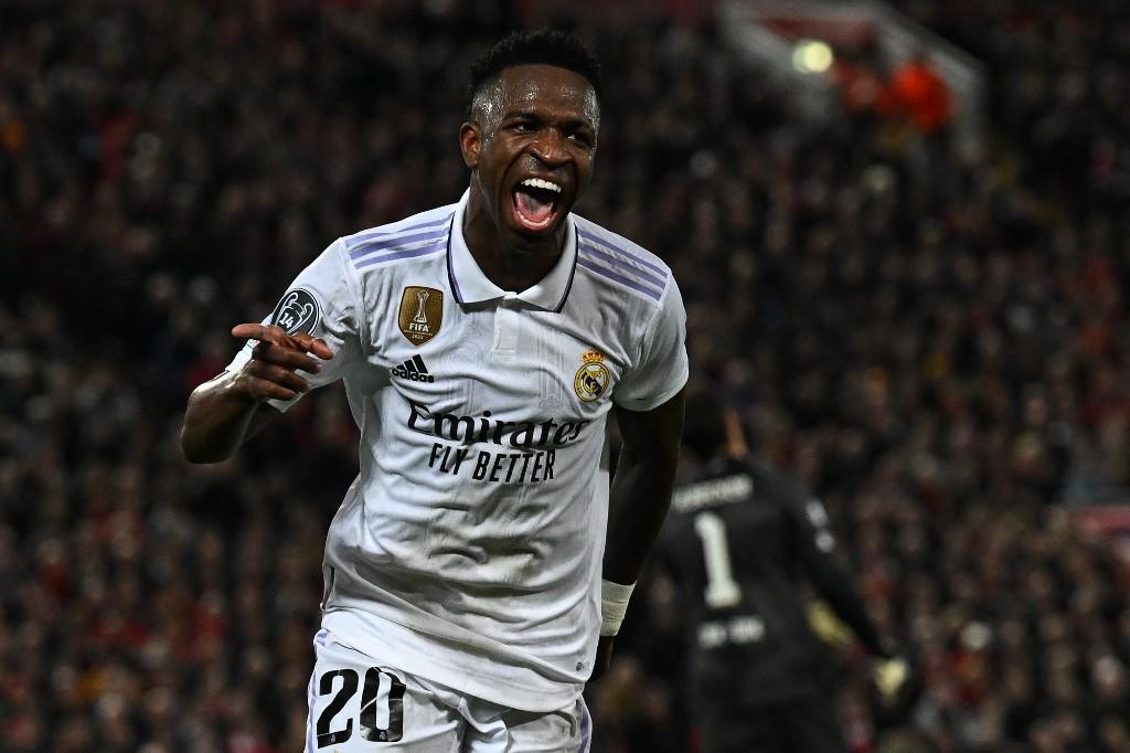 Vinicius fue la figura del partido con su doblete frente al Liverpool en Anfield.