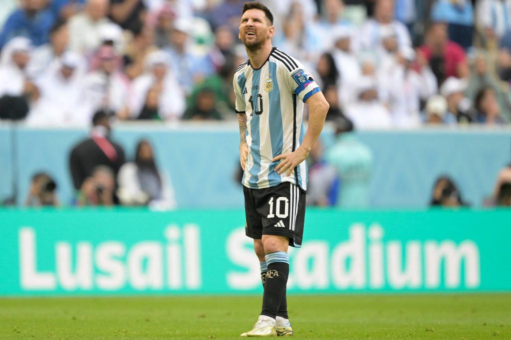 Argentina quedó tendida: los gestos de Messi tras sufrir inesperada derrota ante Arabia Saudita en el Mundial de Qatar