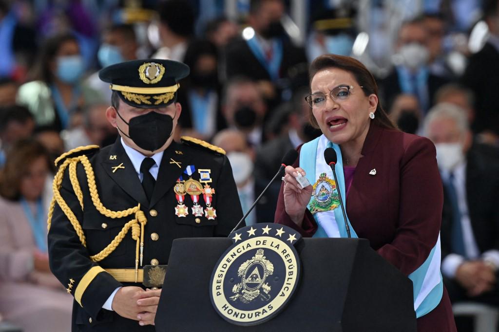 Va con todas sus fuerzas: las promesas de Xiomara Castro tras convertirse en la primera Presidenta de Honduras