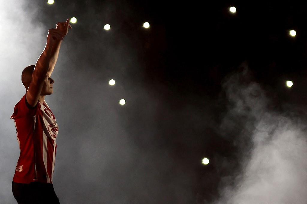 Chicharito Hernández vuelve como leyenda a Chivas: la brutal presentación y los mensajes de Ferguson y Ancelotti