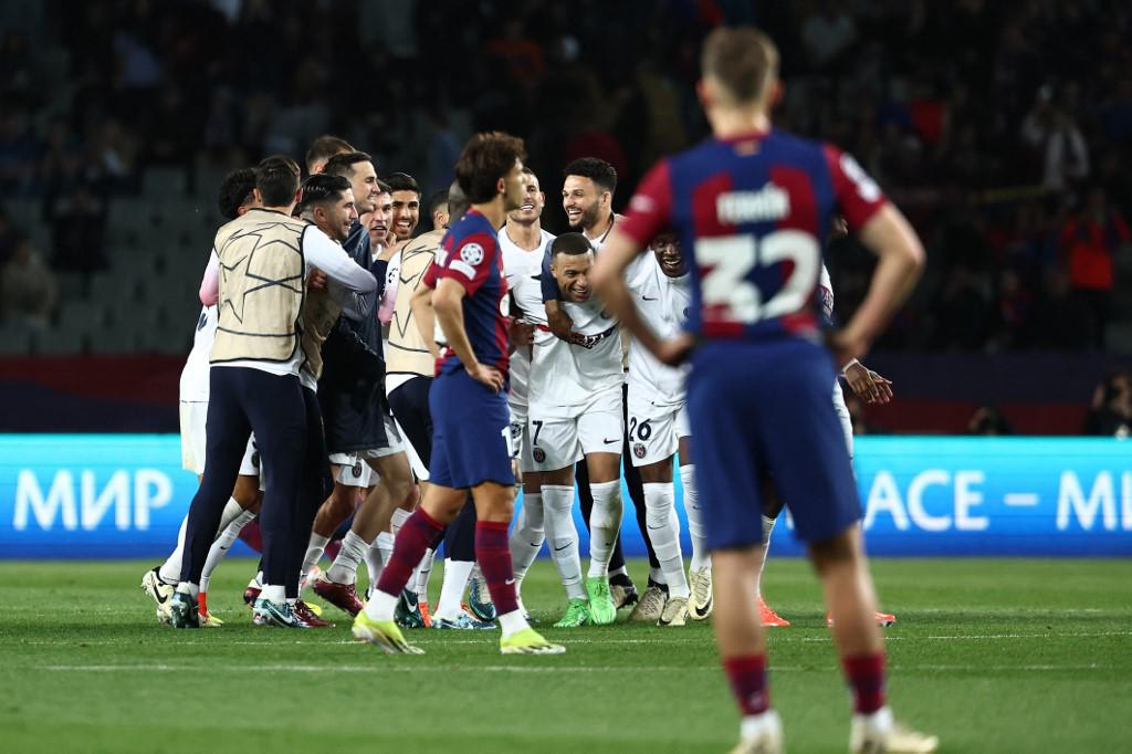 Dembélé se parte de risa tras eliminar al Barcelona y el berrinche de Xavi; la bronca de Raphinha por la dura caída