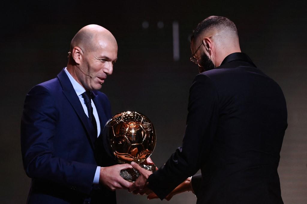 Benzema releva a Messi y conquista el Balón de Oro a sus 34 años: ‘‘Es un sueño de niño, crecí con esto en la cabeza’’