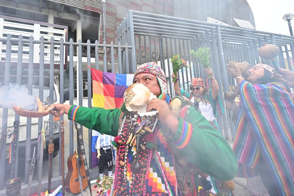 Muñecos, alfileres y hasta espadas de acero: la brujería que hacen en Perú para frenar esta noche a Messi