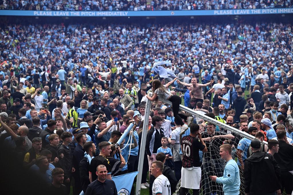 Así se festeja una Premier League: Guardiola llora y la tremenda locura en el City tras conseguir el título