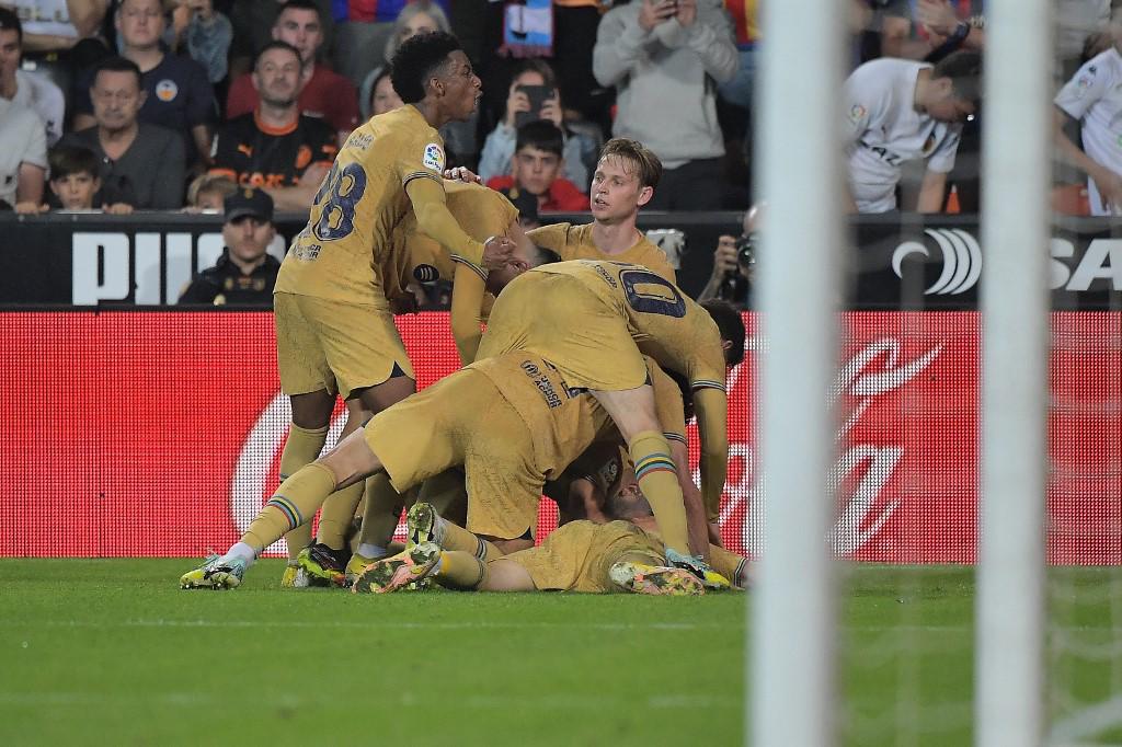 Xavi se acuerda del Real Madrid tras el triunfo del Barcelona en Mestalla: ‘‘Queremos presionarlos’’