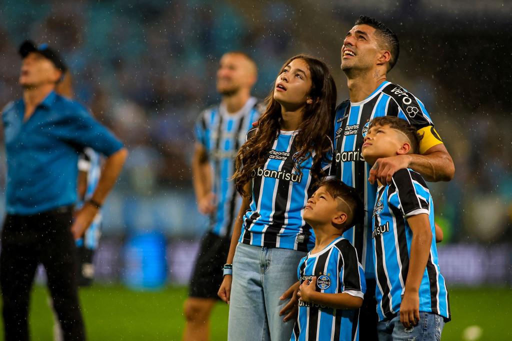 Luis Suárez se despidió del Gremio, contó el problema que atraviesa... ¡y confirmaron dónde jugará en 2024!