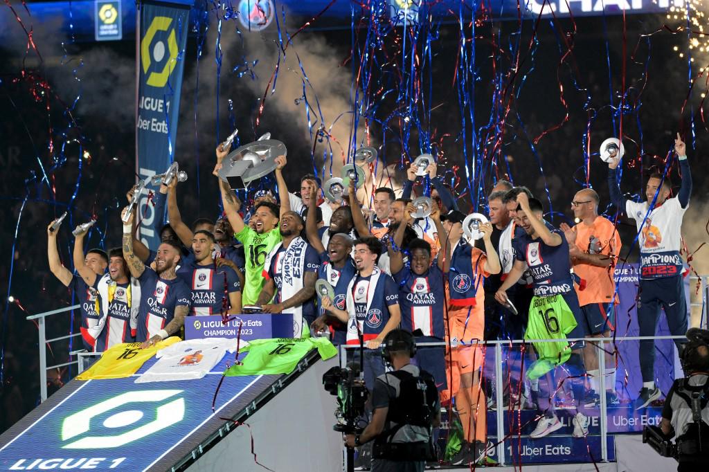 Así fue el último partido de Messi con el PSG: abucheos, pitada y se marcha en plena celebración por el título