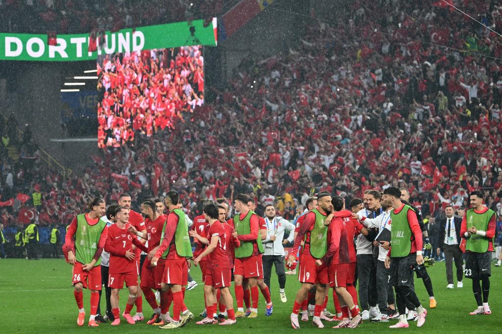 Arda Güler brilló en la Eurocopa y hermosas turcas montan una fiesta luego del triunfo ante Georgia