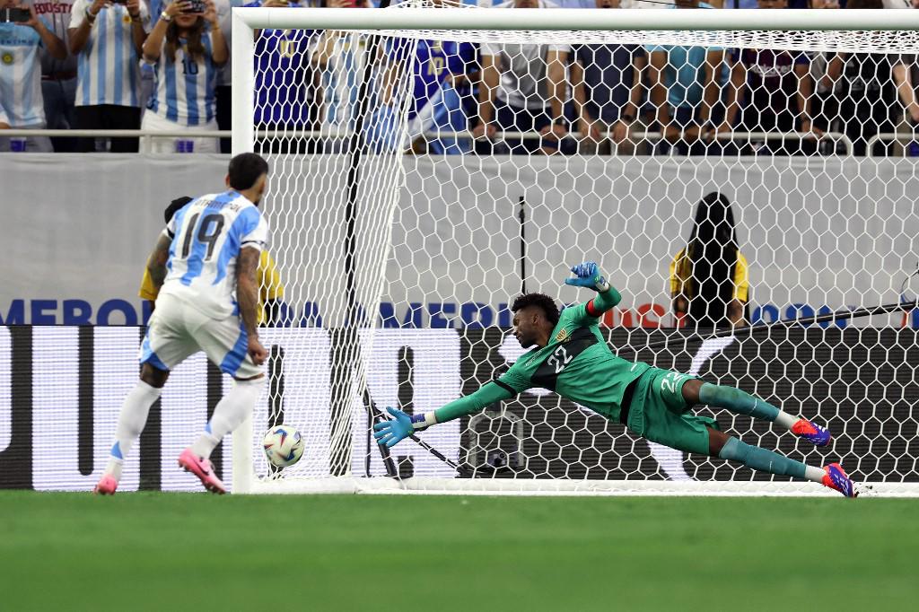Copa América 2024: Messi falló penal, el show del Dibu Martínez y así festejó Argentina el sufrido pase a semifinales