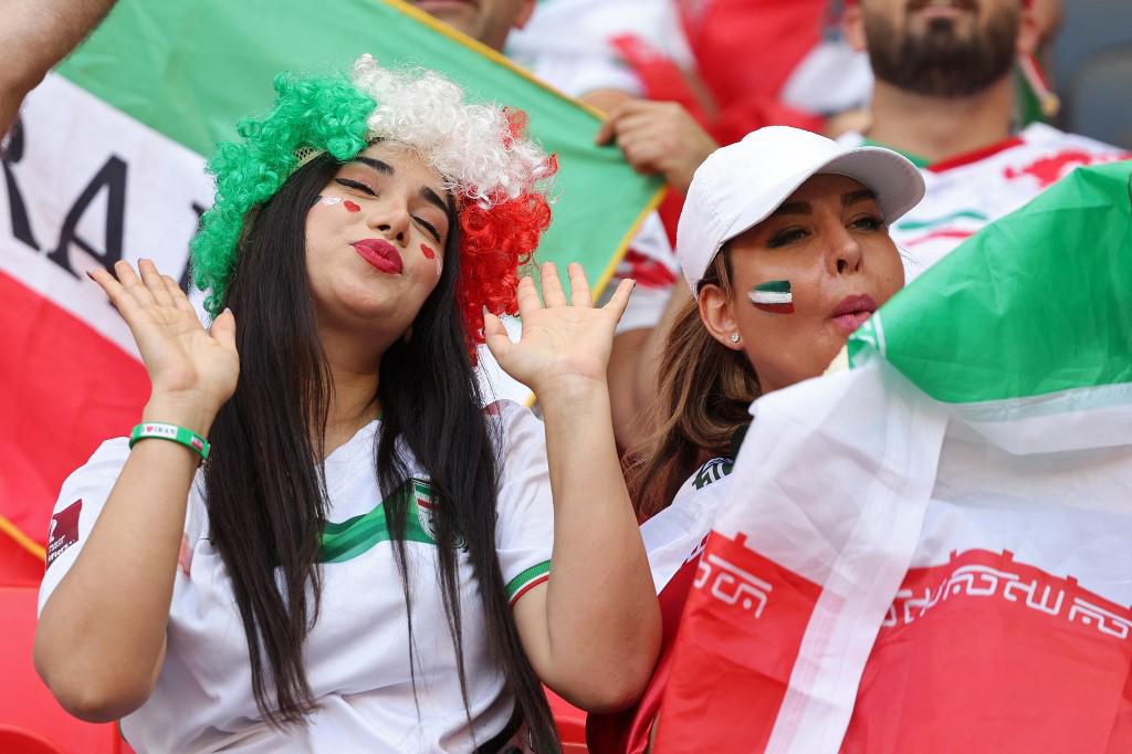 Rodillazo a la cara: así fue la primera expulsión del Mundial, la frustración de Bale y la locura de Irán tras derrotar a Gales