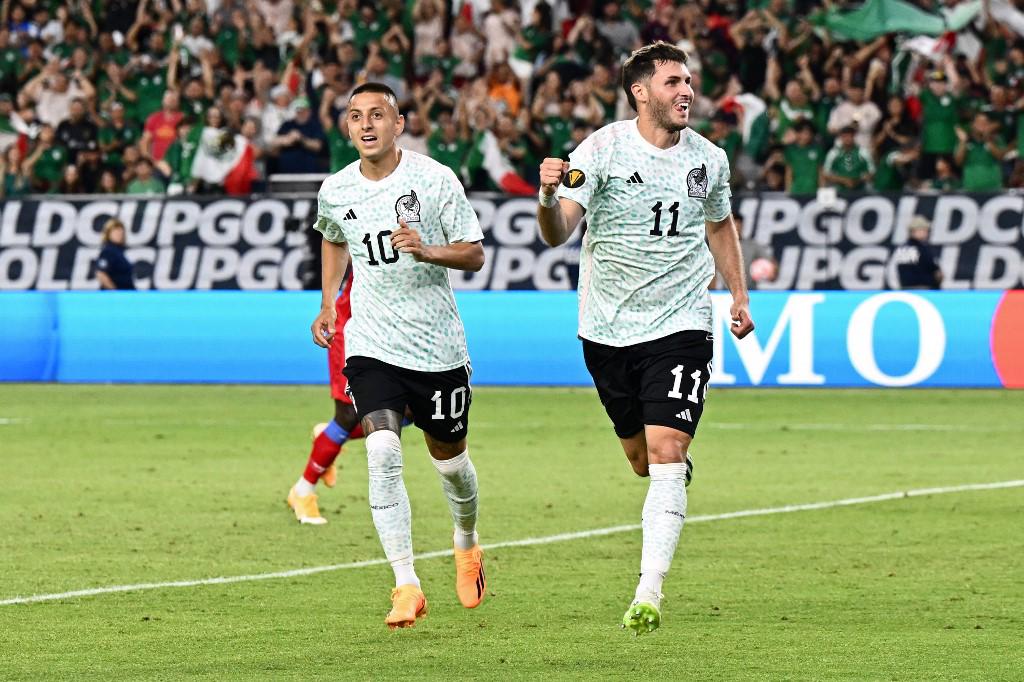 Santi Giménez fue uno de los goleadores de la noche en el triunfo de México sobre Haití.