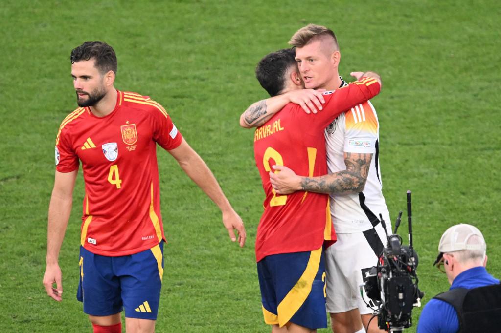 Kroos se cargó a Pedri en su último partido: duras imágenes de la eliminación de Alemania ante España en la Eurocopa