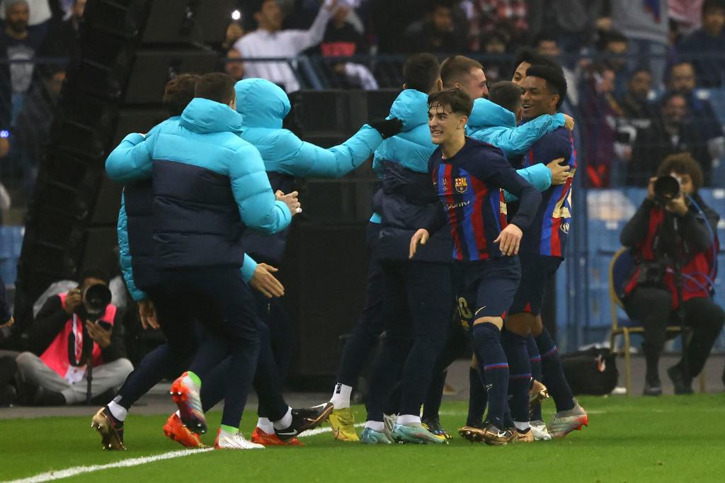 El pasillo a Real Madrid, Modric hundido y la bronca de Vinicius en la Supercopa de España que ganó el Barcelona