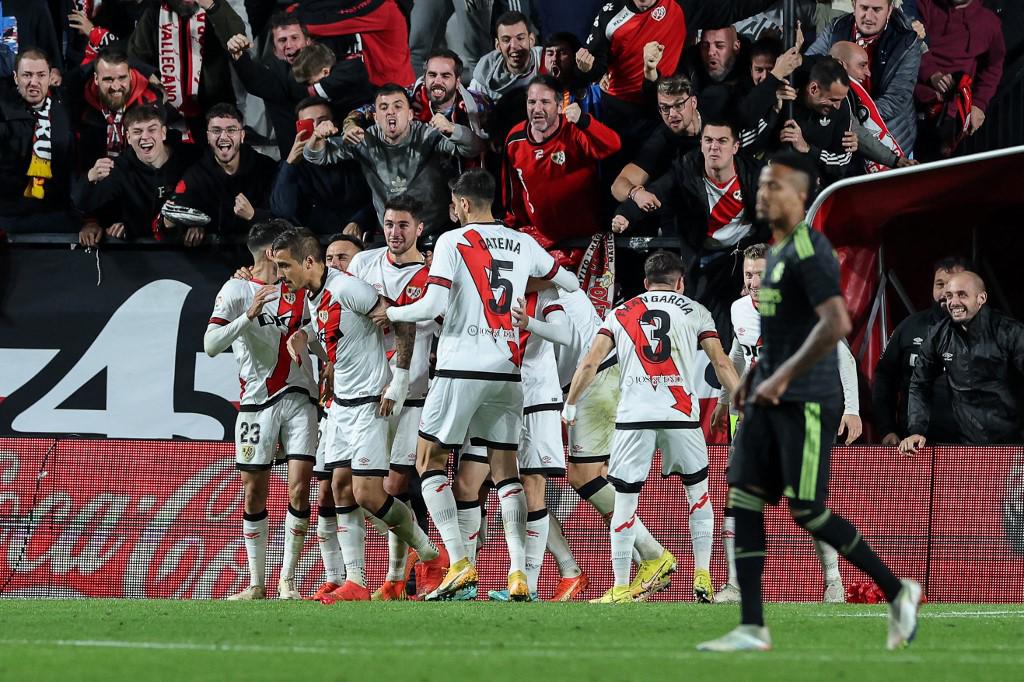¡Un Rayo destroza al campeón! Real Madrid pierde el invicto y el liderato de la liga española tras sufrir dura derrota en Vallecas
