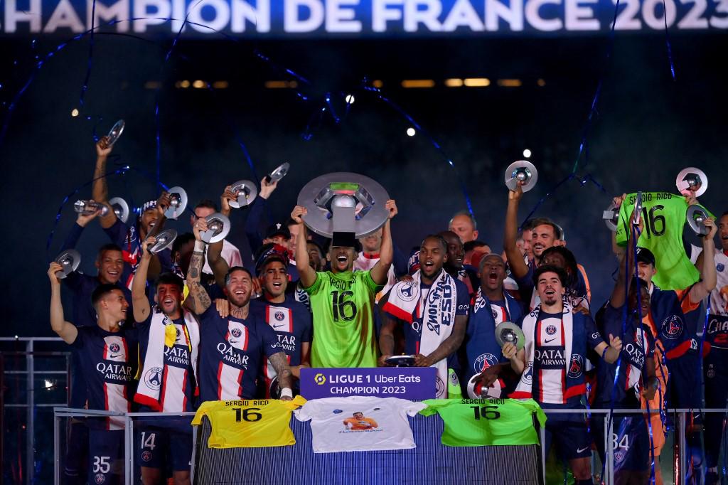 Así fue el último partido de Messi con el PSG: abucheos, pitada y se marcha en plena celebración por el título