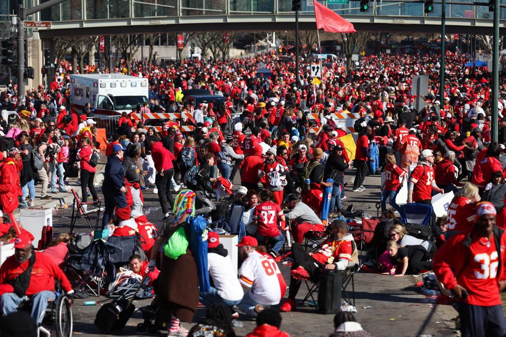 ¡Tiroteo en la celebración del Super Bowl! Un muerto y heridos en desfile de los Chiefs de Kansas: ¿hay detenidos?