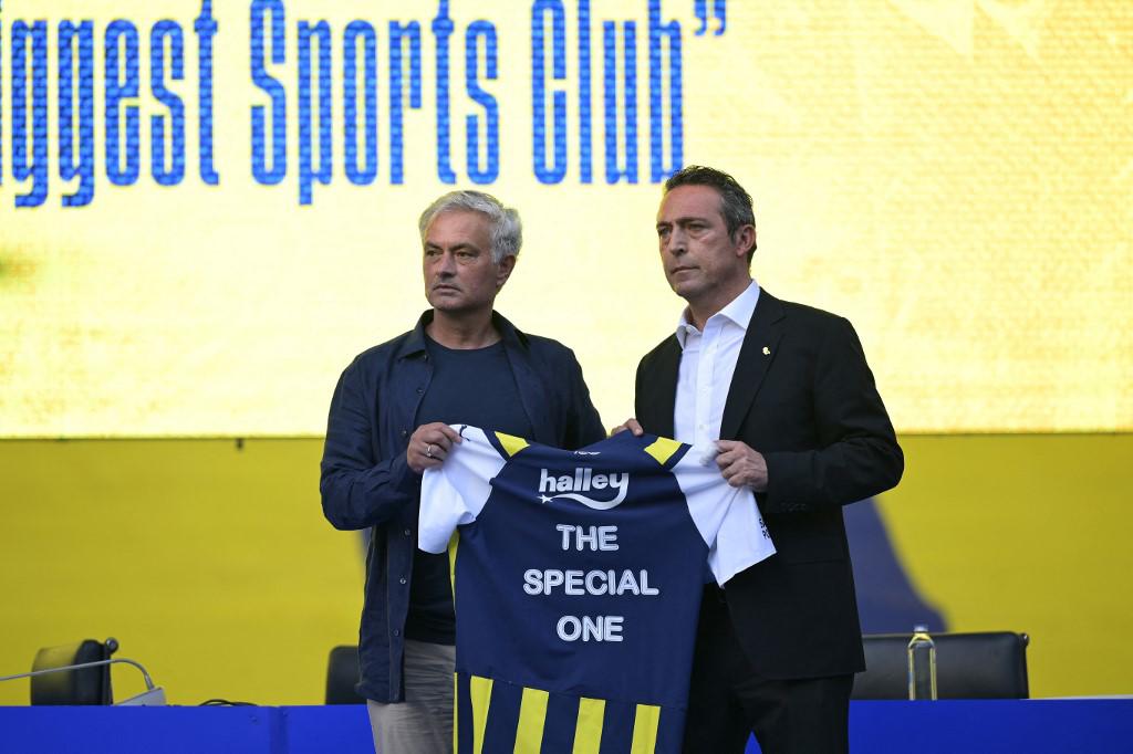 Mourinho desató la locura con Fenerbahce y le abre las puertas a un jugador de Real Madrid: “Si quieres venir...”