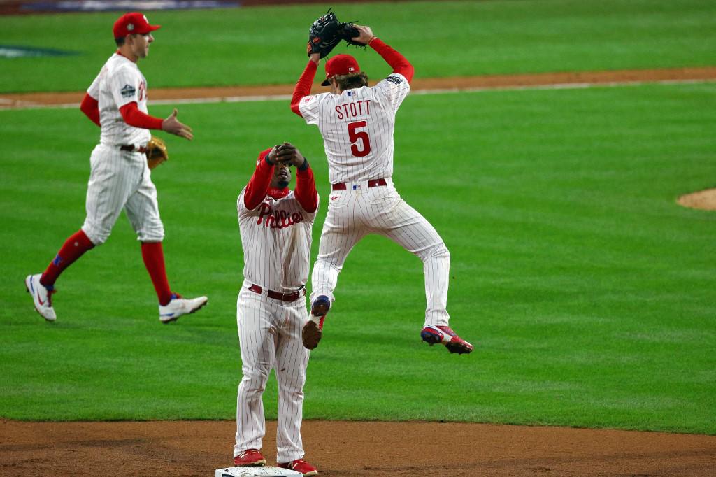 Los Phillies le pasaron por encima a los Astros y se quedan con el tercer juego de la Serie Mundial de Béisbol