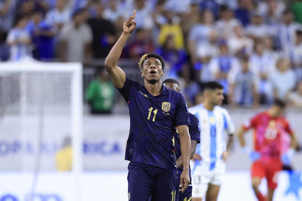 Copa América 2024: Messi falló penal, el show del Dibu Martínez y así festejó Argentina el sufrido pase a semifinales