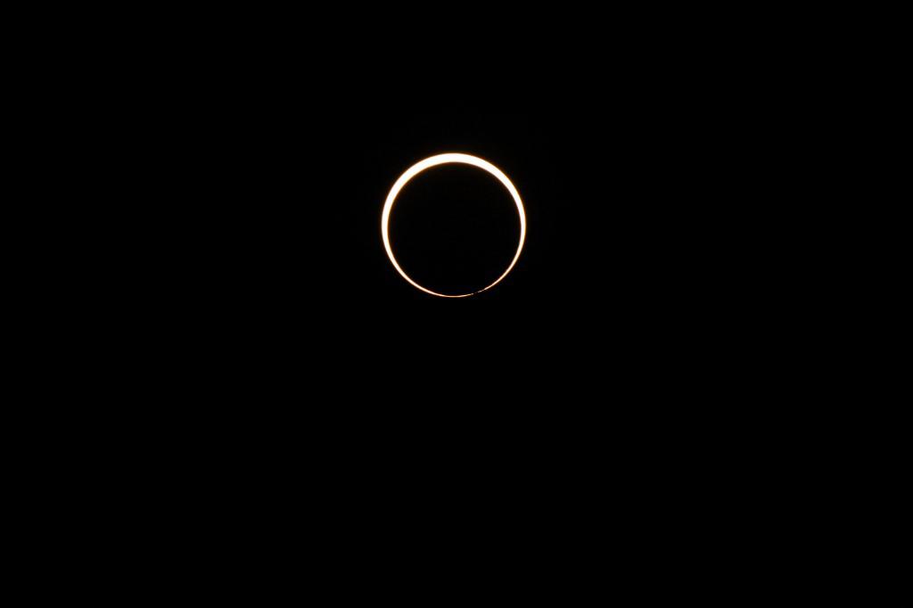 Las impresionantes fotos del eclipse que mostró su “anillo de fuego”: anuncian otro para 2024