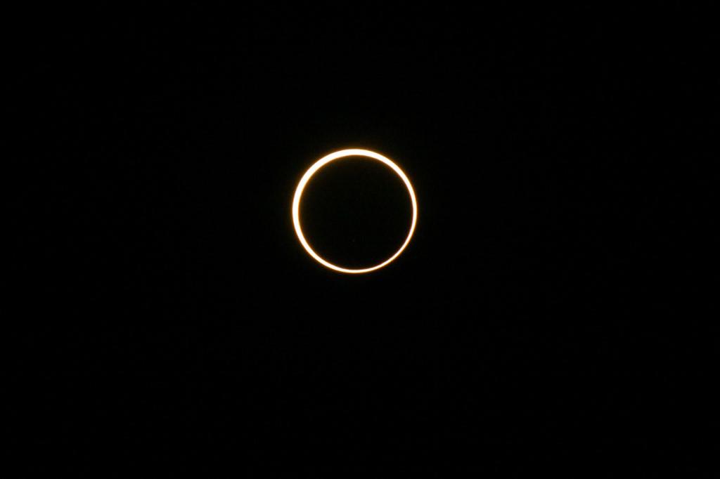Las impresionantes fotos del eclipse que mostró su “anillo de fuego”: anuncian otro para 2024