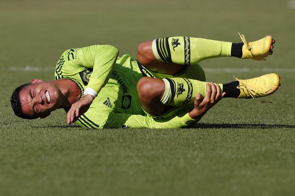 Terrible frustración: Así vivió Cristiano Ronaldo la goleada del Brentford al Manchester United; Bruno Fernandes quiso controlarlo