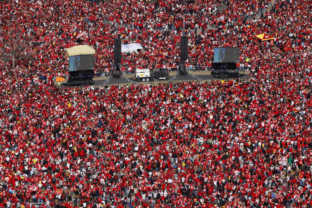 ¡Tiroteo en la celebración del Super Bowl! Un muerto y heridos en desfile de los Chiefs de Kansas: ¿hay detenidos?