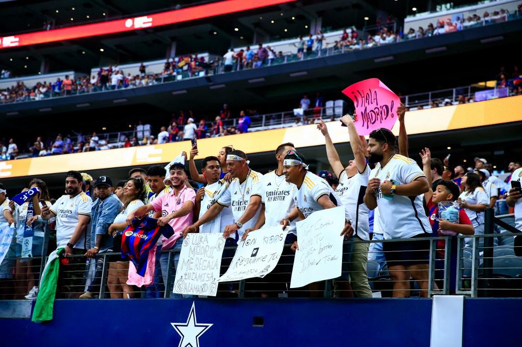 La agresión de Araújo a Vinicius, las cuatro víctimas del Clásico y la frustración de Ancelotti tras ser goleado por Barcelona