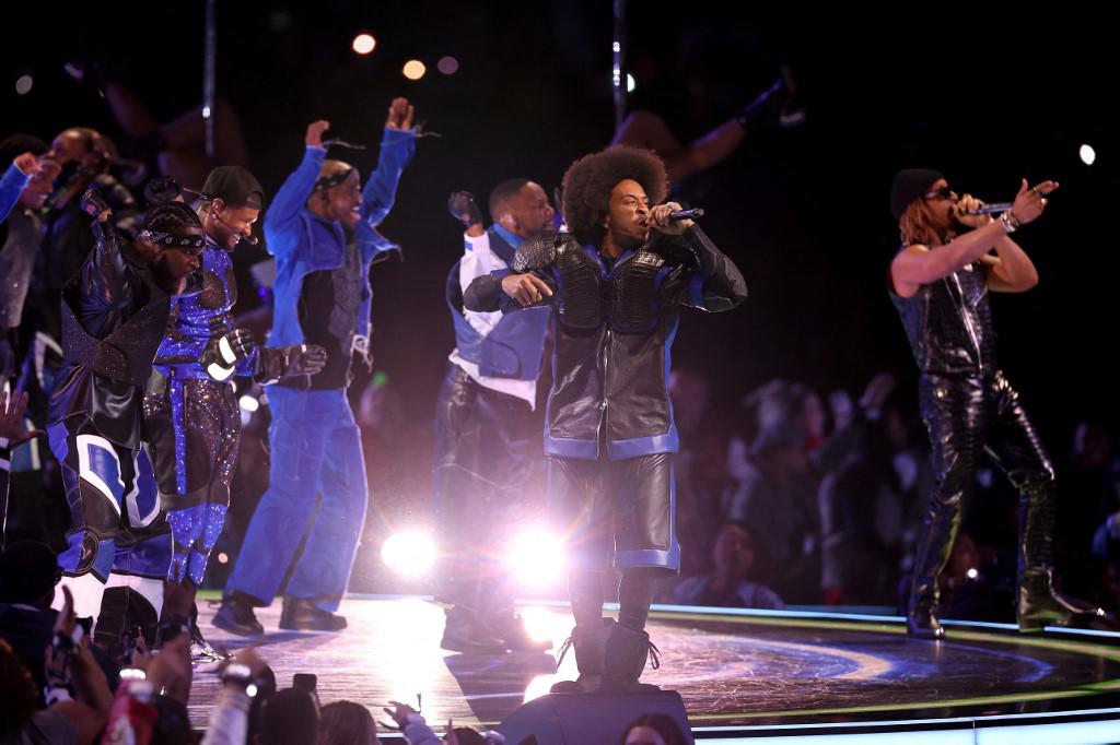 FOTOS: Usher y su espectacular ‘half-time show’ en el Super Bowl; los invitados estrellas y el regalo especial