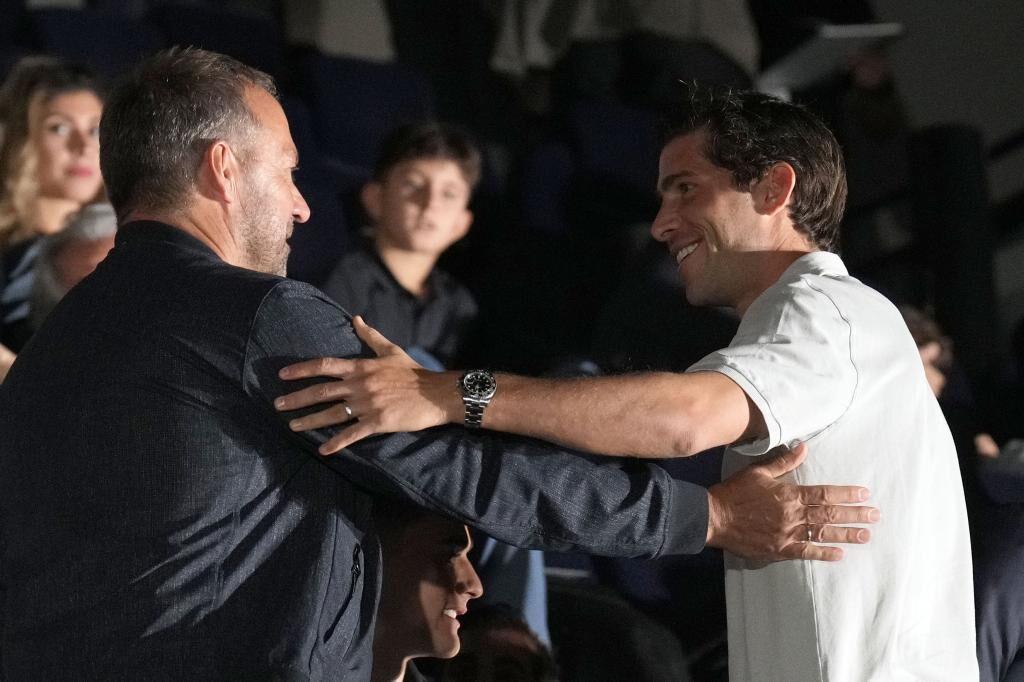 Iniesta no estuvo solo: las grandes figuras que llegaron a su emotiva despedida; Xavi y Laporta, cada uno por su lado