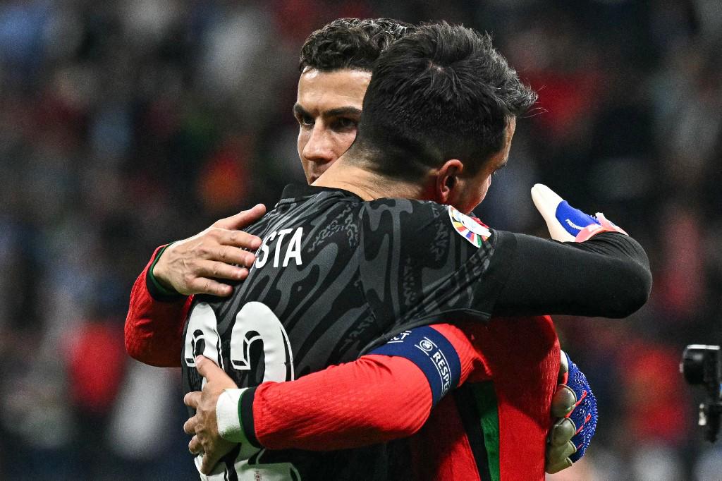Cristiano Ronaldo lloró en la Eurocopa, pide perdón y así festeja la sufrida clasificación de Portugal a cuartos de final