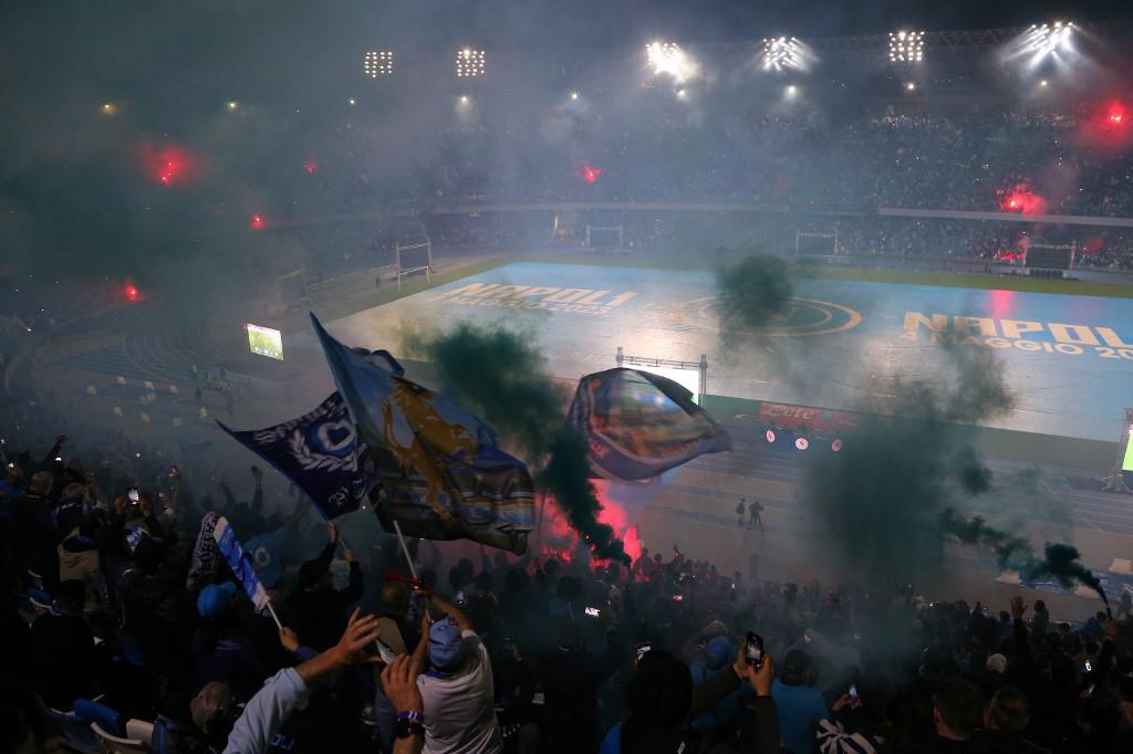 Brutal invasión y “Chucky” Lozano como Superman: la histórica celebración del título del Napoli en Italia