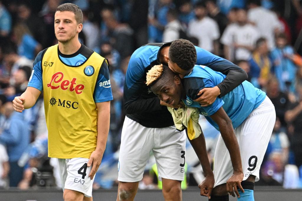 Se quedaron con la fiesta hecha: las duras fotos del día que Napoli falló en coronarse campeón de Italia; Osimhen llorando