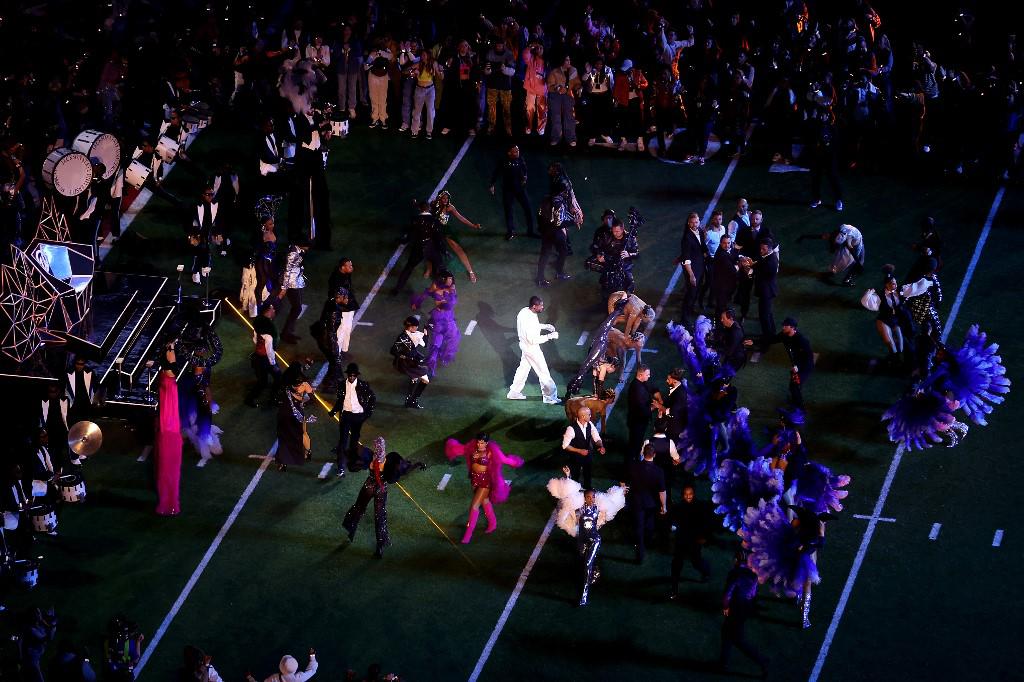 FOTOS: Usher y su espectacular ‘half-time show’ en el Super Bowl; los invitados estrellas y el regalo especial