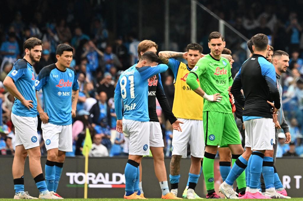 Se quedaron con la fiesta hecha: las duras fotos del día que Napoli falló en coronarse campeón de Italia; Osimhen llorando