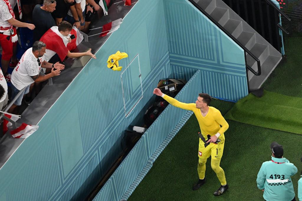 No viste en TV: así fueron captados Memo Ochoa y Lewandowski al final del partido, y su bella esposa enamora a los mexicanos