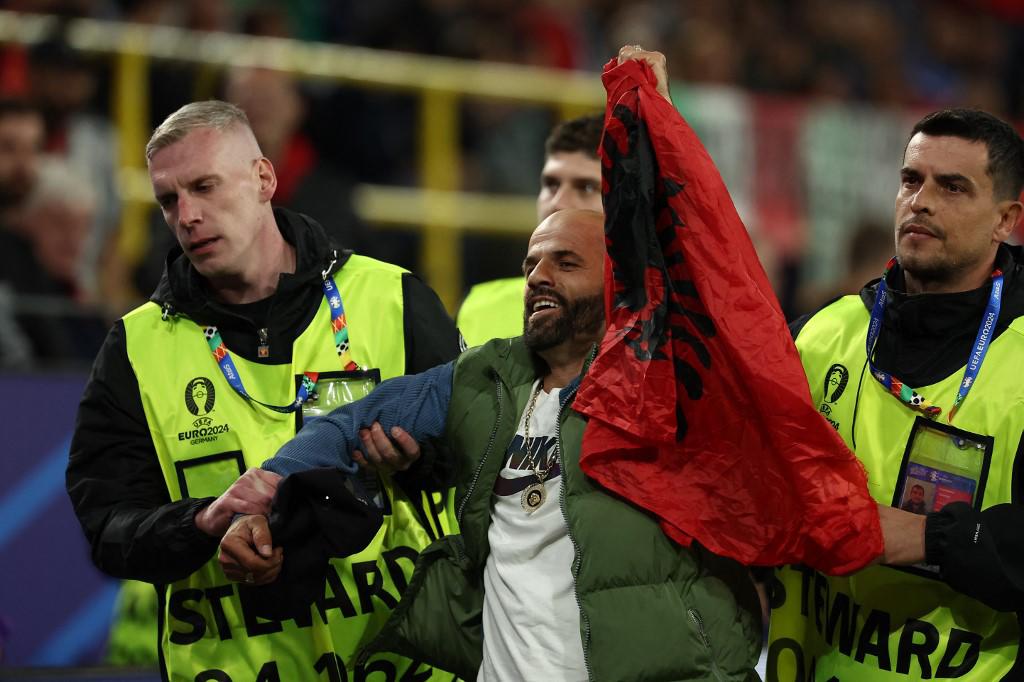 Invasión en la Eurocopa 2024, las preciosas aficionadas y el ‘9’ de Hungría se hizo viral por su físico