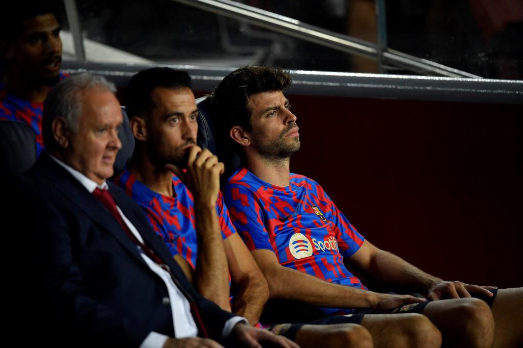 El papelito que recibió Ferran en pleno partido y así fue captada la esposa de Lewandowski en la goleada del Barça en Champions League