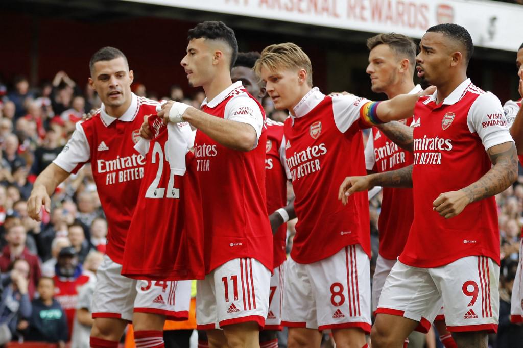 Arsenal baja al City y recupera el liderato de la Premier League tras propinarle paliza al Nottingham Forest