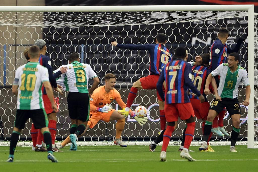 Desde la tanda de penales: así se vivió la sufrida clasificación del Barcelona a la gran final de la Supercopa de España