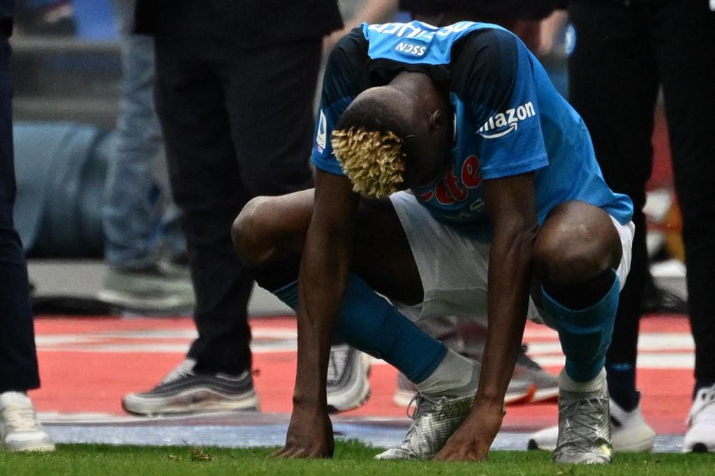Se quedaron con la fiesta hecha: las duras fotos del día que Napoli falló en coronarse campeón de Italia; Osimhen llorando