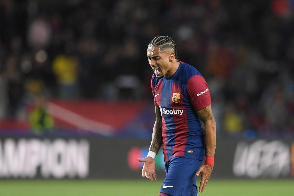 Dembélé se parte de risa tras eliminar al Barcelona y el berrinche de Xavi; la bronca de Raphinha por la dura caída