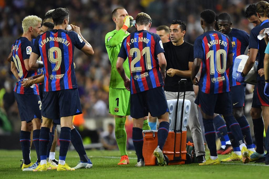 El gesto de Lewandowski tras terminar el partido y codazo de Busquets a Falcao; así fue el penal que pidió todo el Barcelona