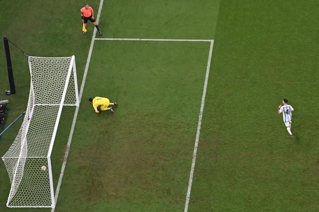 ¿Qué significa la capa que le colocó el Emir de Qatar a Messi? El polémico festejo del Dibu y un Mbappé destrozado por Argentina